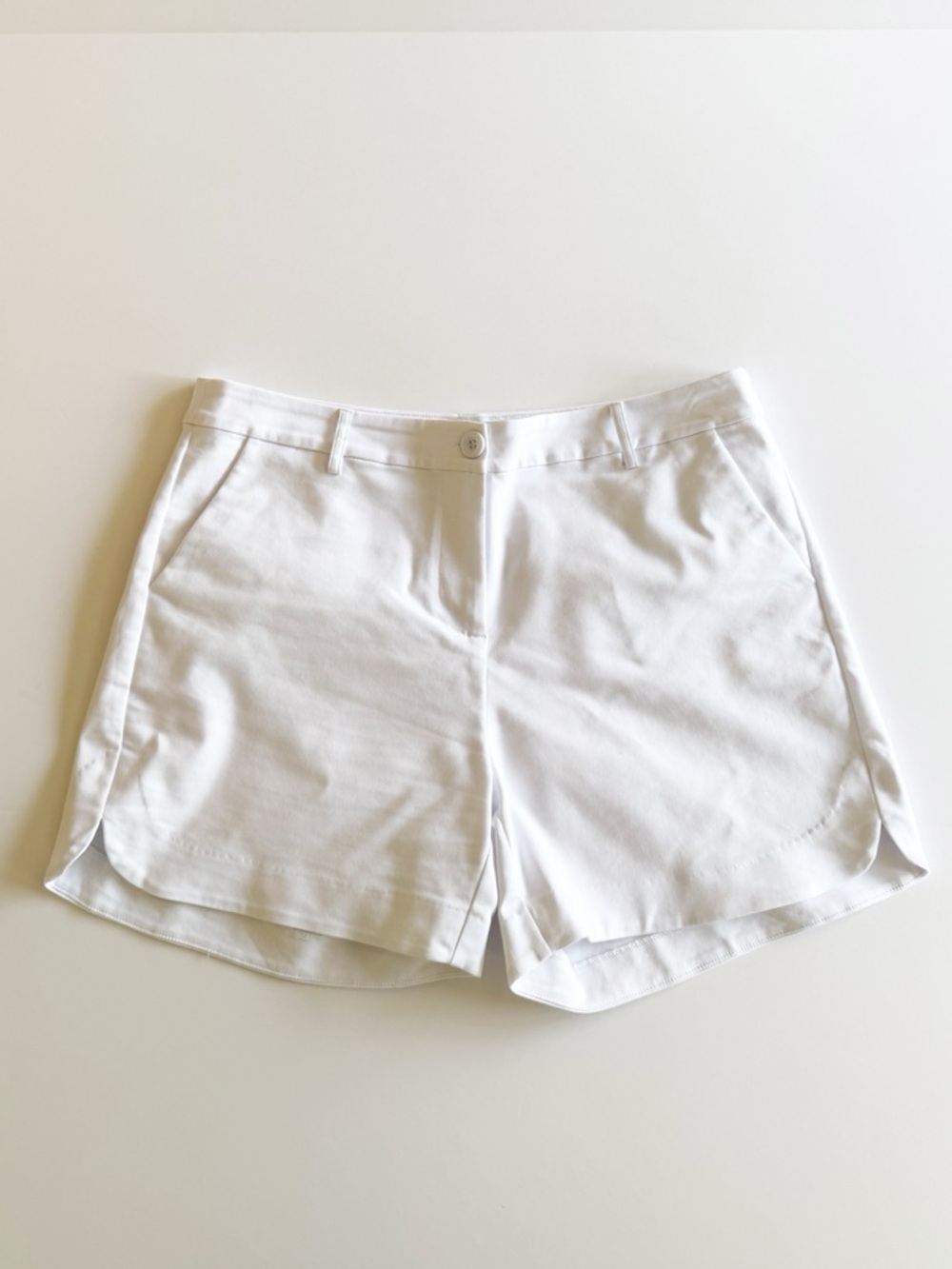 JADE Melody Tam Side-Round White Shorts